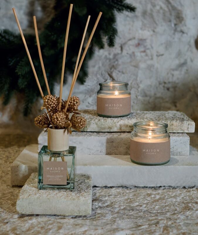 Maison Sucre'e Natale  Set 
Profumatore d' ambienti e 2 candele Ricordi