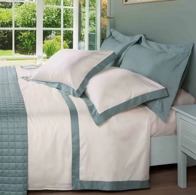 Cavalieri Newman Completo Lenzuola Matrimoniale in raso di cotone con balze applicate